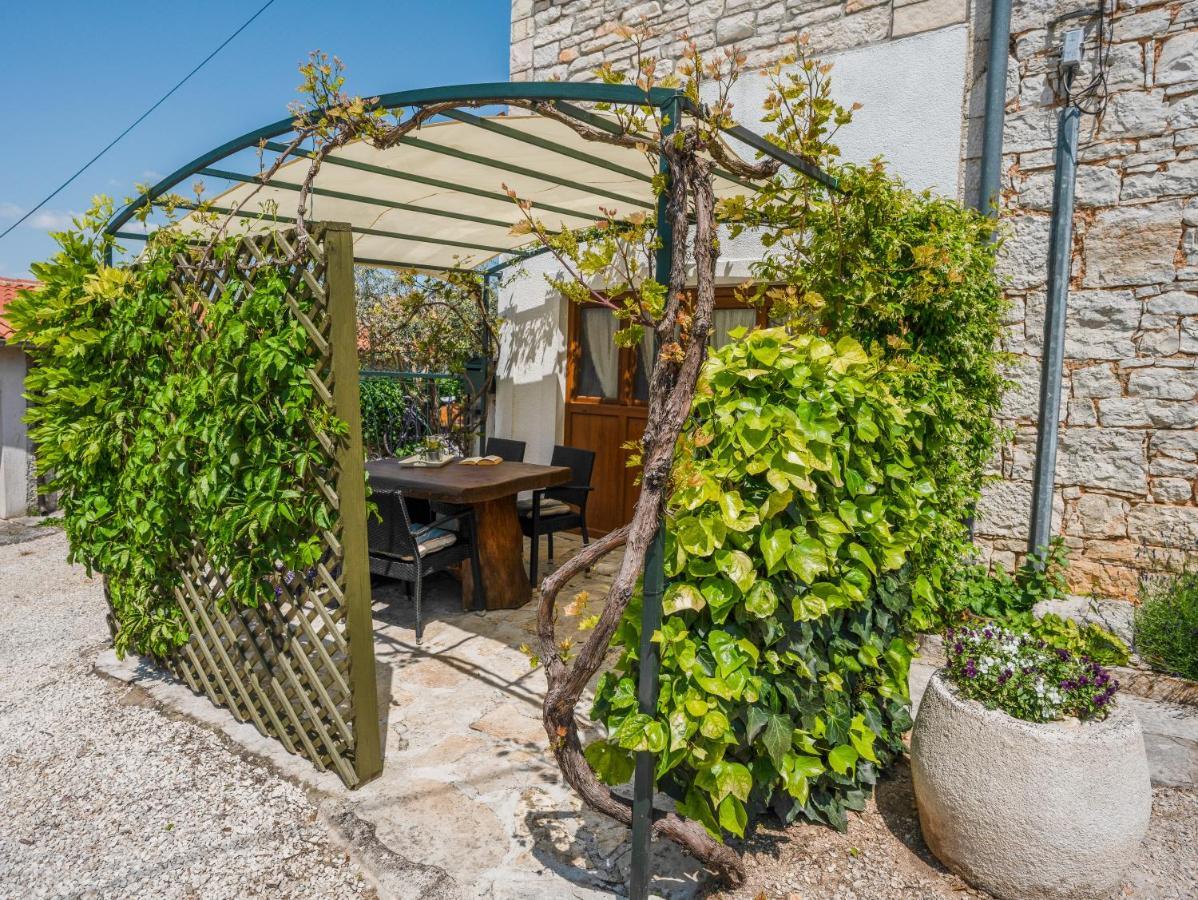 Lavanda Apartments & Room Sveti Lovreč Pazenatički 外观 照片